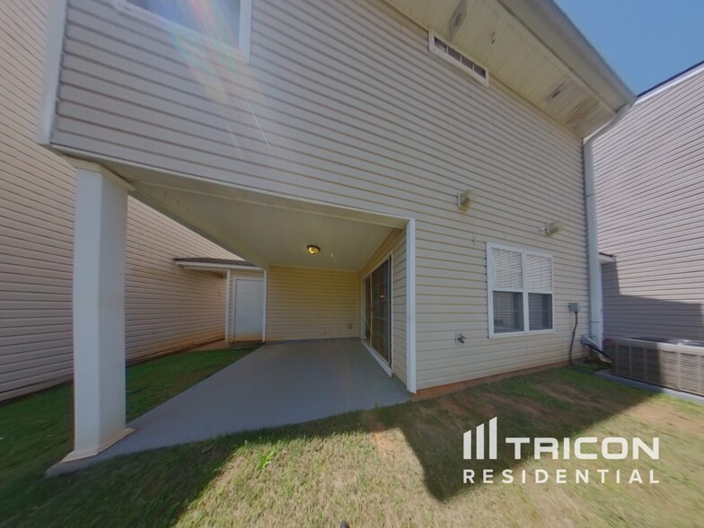 Building Photo - 115 Highgate Trail