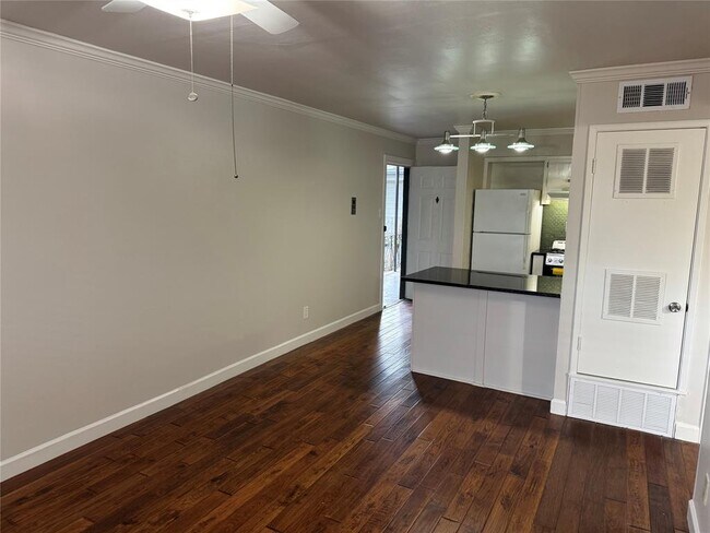Building Photo - 803 W 28th St