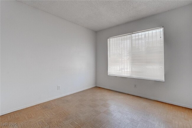 Building Photo - 2206 Sunnyslope Ave