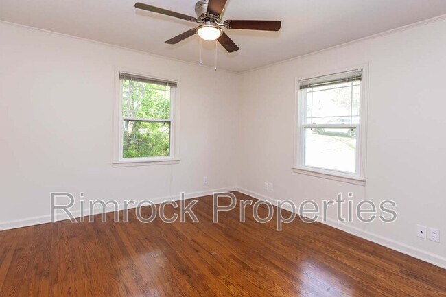 Building Photo - 2500 Durwood Rd