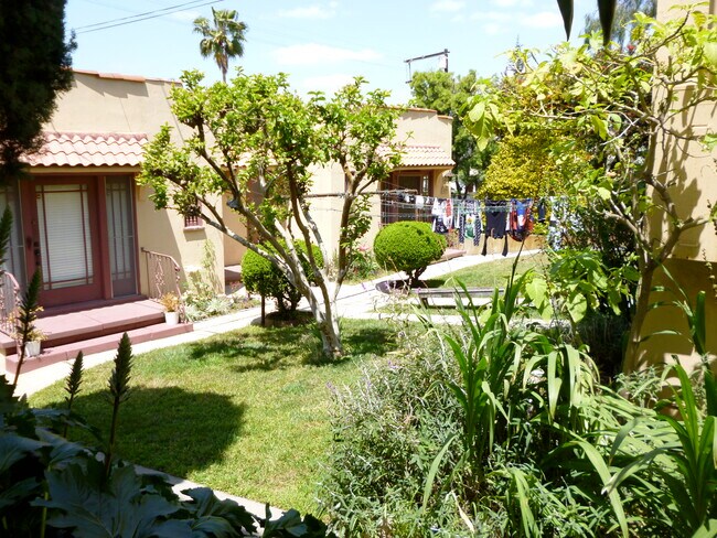 Building Photo - 727 N Occidental Blvd