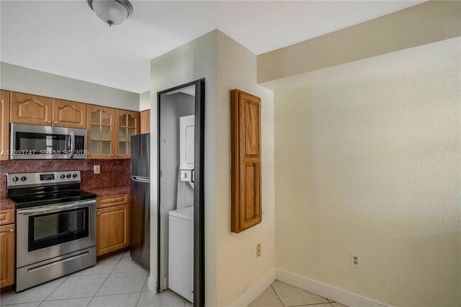Building Photo - 15545 Miami Lakeway N