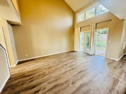 Building Photo - "Charming 2-Bed, 2-Bath Townhouse with Gleaming Hardwood Floors in Saint Anthony!"