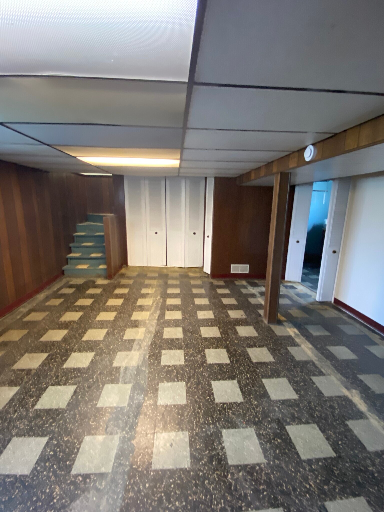 Building Photo - 906 Woodland Ave