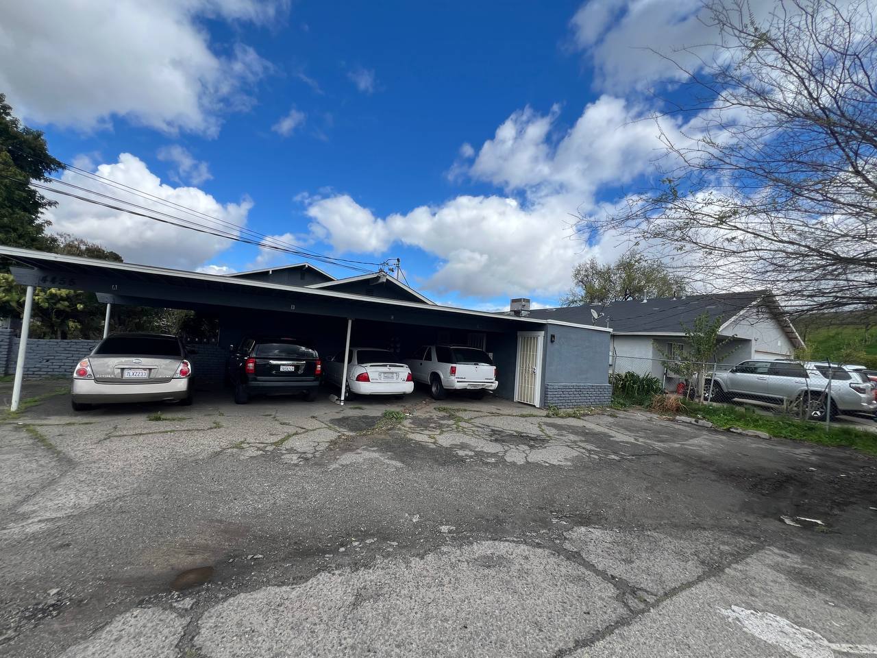 Building Photo - 4455 E Clay Ave