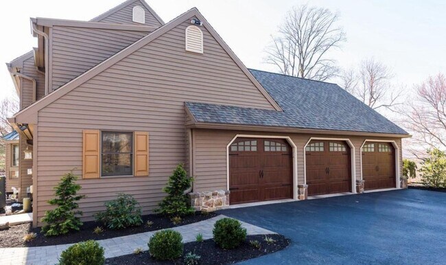 Building Photo - Spacious 5BR House in Pottstown