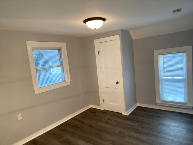 Building Photo - 834 4th St NW