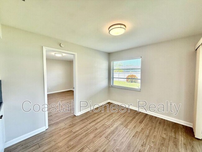 Building Photo - 14903 Imperial Point Dr N