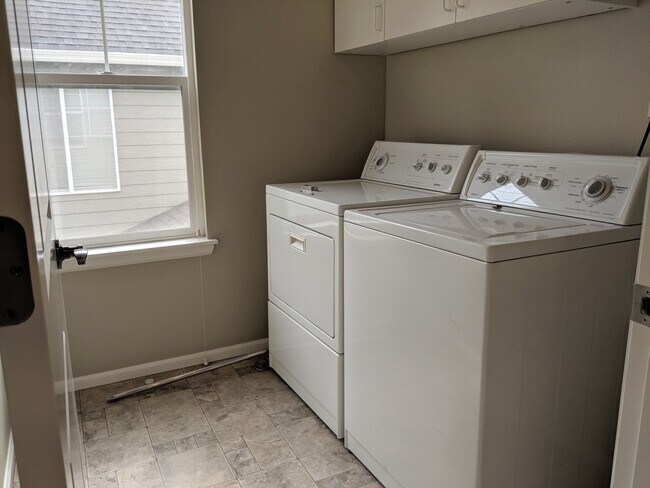 Building Photo - Beautiful 3 Bed 2.5 Bath 2 Story in Kirkland