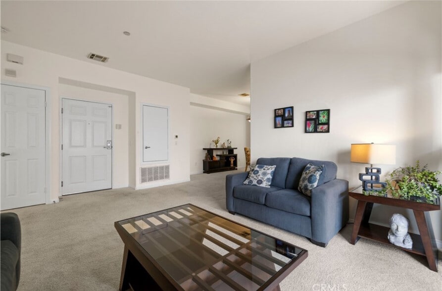 Living room - 9610 Zelzah Ave