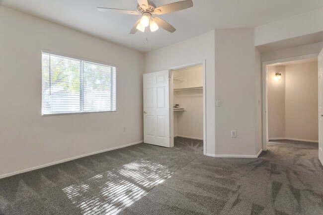 Building Photo - 2 Bedroom Paradise Valley Gem with Private...