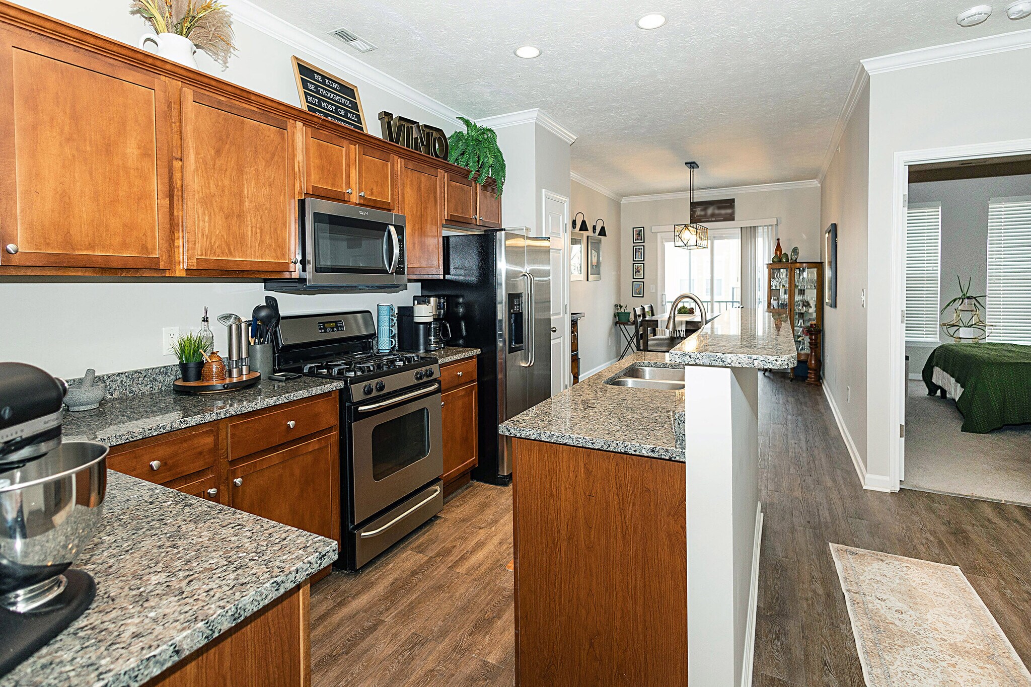 Building Photo - 6595 Reserve Dr