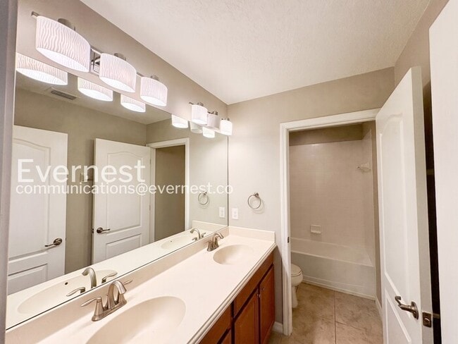 Building Photo - 11211 Flora Springs Dr