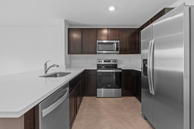 Building Photo - "Spacious 3-Bedroom Townhouse in Ocala with 2.5 Baths and 1505 Sq Ft – Your Perfect Rental Retreat!"