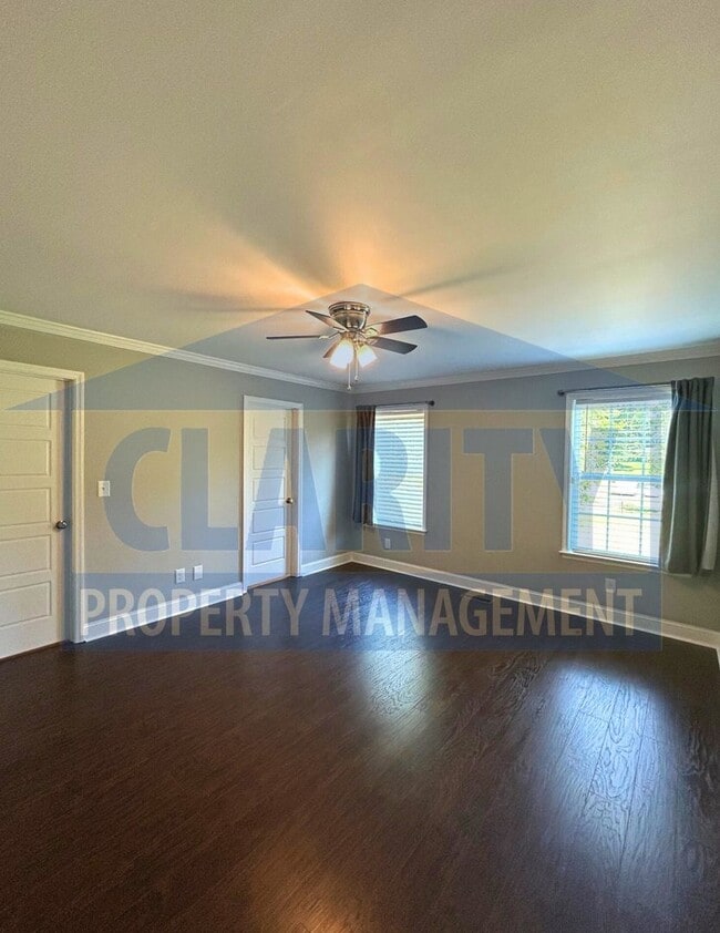 Building Photo - 2707 SE Woodland Dr
