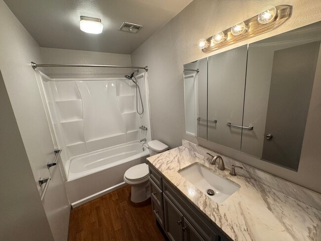 Building Photo - Modern 3-Bedroom Townhome with Garage & Pr...