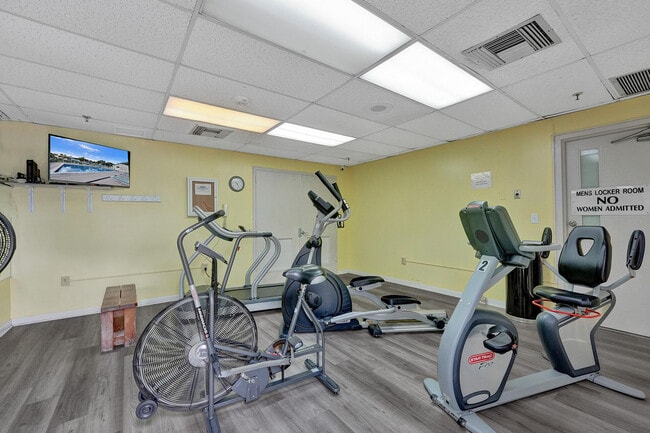 Building Photo - 4734 Lucerne Lakes Blvd