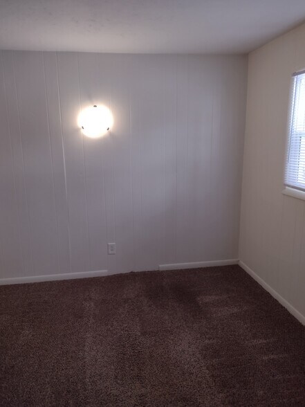 Building Photo - 821 Ravencrest Ave
