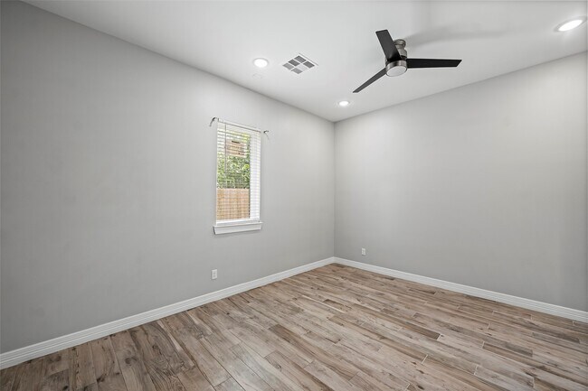 Building Photo - 17807 Glenwolf Dr