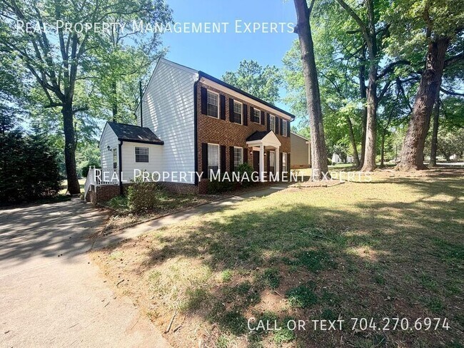 Building Photo - 8509 Golf Ridge Dr