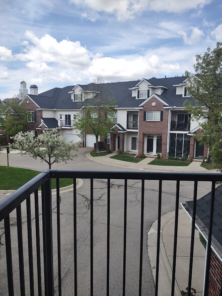 Building Photo - 331 Scio Village Ct