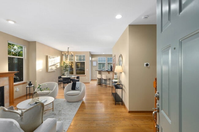 Building Photo - 1/2 OFF FIRST MONTHS RENT IF LEASE SIGNED BY 9/15!! Beautiful End-Unit Townhome in Highland Parc ...