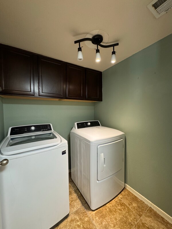 Building Photo - 13260 Emerald Creek Dr