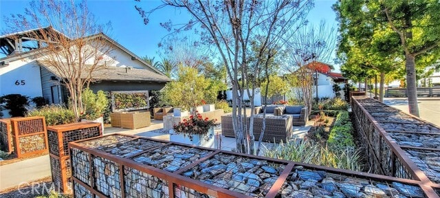 Building Photo - 2 Adelfa St