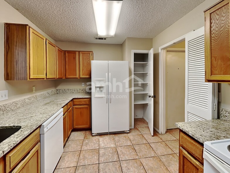 Building Photo - 3717 Flagstone Ave