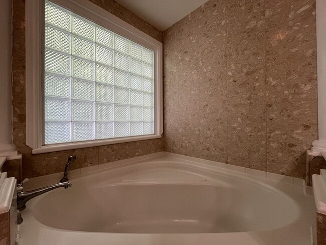 Building Photo - Ready for move in