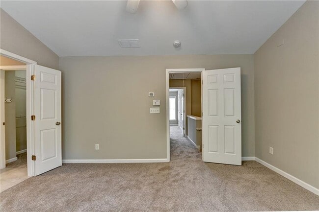 Building Photo - 4021 Edgecomb Dr