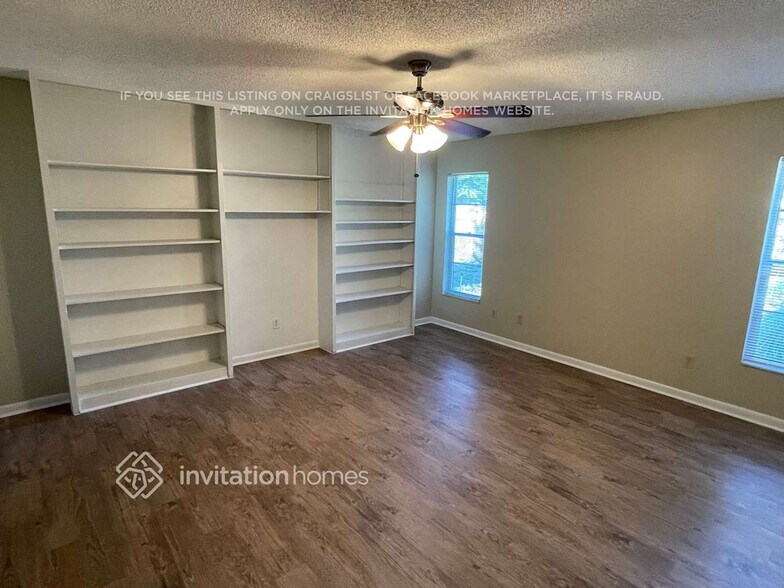 Building Photo - 304 Larkwood Dr