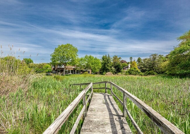 Building Photo - 493 Sagaponack Road