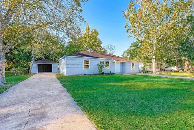 Building Photo - Bluebonnet