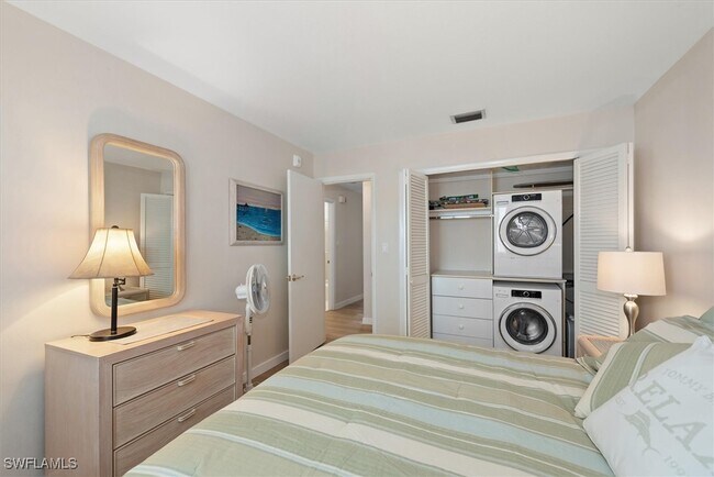 Building Photo - 1065 Gulf Shore Blvd N