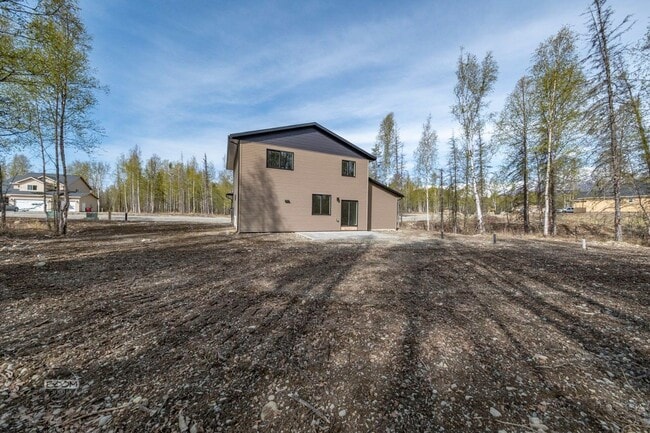 Building Photo - NEW CONSTRUCTION HOME WITH A 4 CAR GARAGE!!