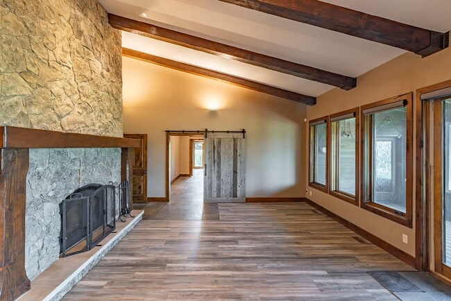 Building Photo - Ranch home in Kamas