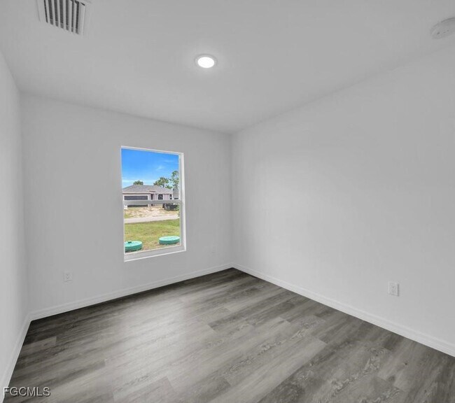 Building Photo - 382 McArthur Blvd