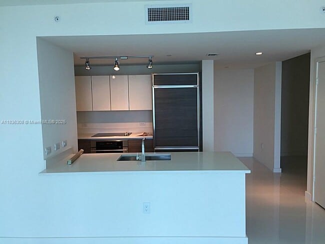 Building Photo - 1100 S Miami Ave