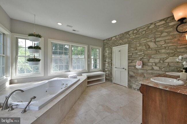 Building Photo - 966 Paige Ct