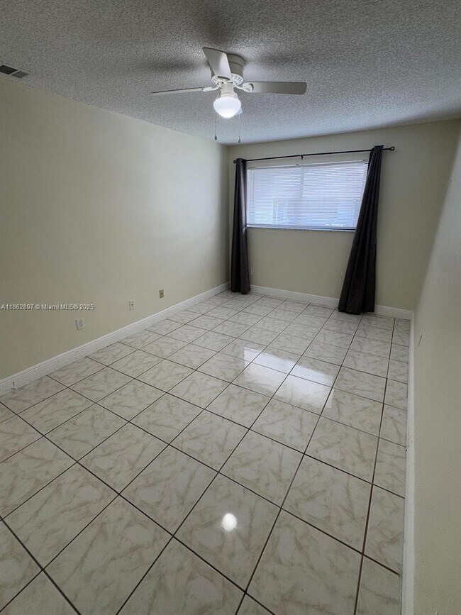 Building Photo - 9707 Hammocks Blvd