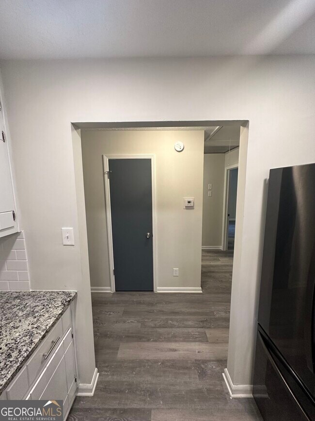 Building Photo - 6322 W Fayetteville Rd