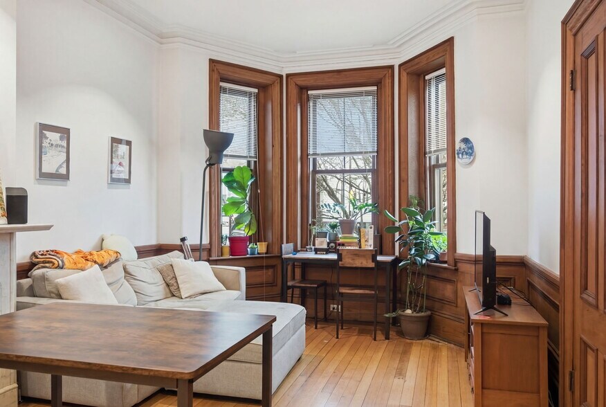 Building Photo - 1609 Tremont St