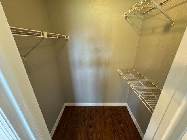 Building Photo - 2/2 Condo in Gated Lakefront Community ~ G...