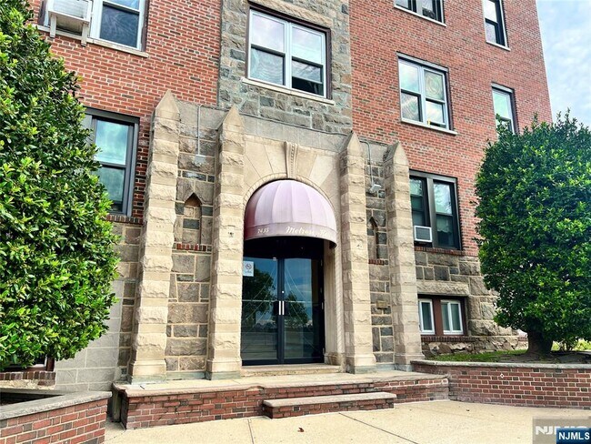 Primary Photo - 7435 JFK Blvd E