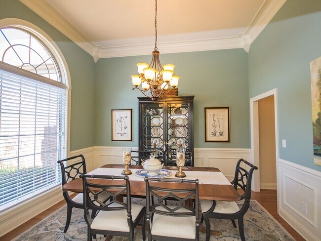 Building Photo - Lake Forest Subdivision. Enjoy all the amenities!