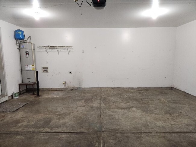 Building Photo - 3 Bdrm/2 Bath Single Level