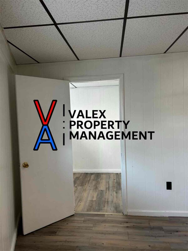 Building Photo - 42 Fallbrook St