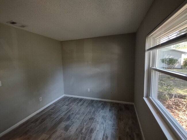 Building Photo - Indian Trails 3 Bedroom 2 Bath!