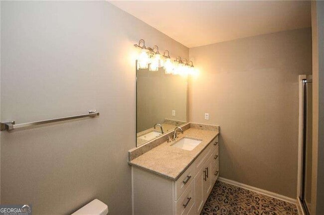 Building Photo - 121 Stoneforest Dr